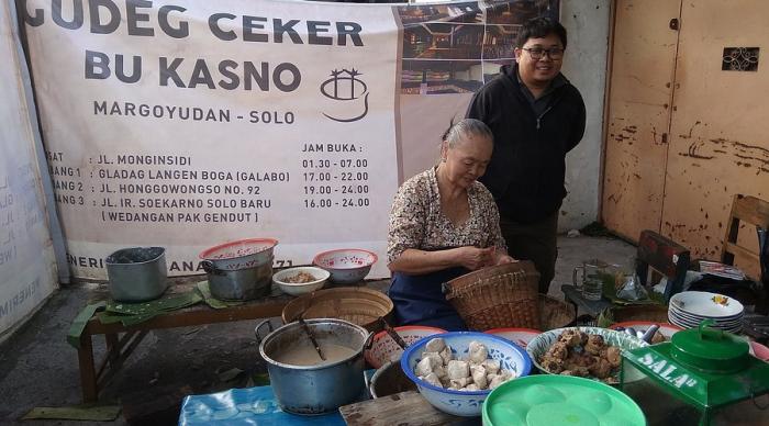 5. gudeg ceker bu kasno