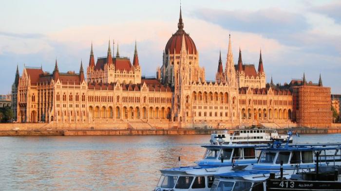 Menjelajahi Hungaria